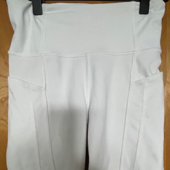 Athleta Stash 7" Shorts - Picture 2 of 5